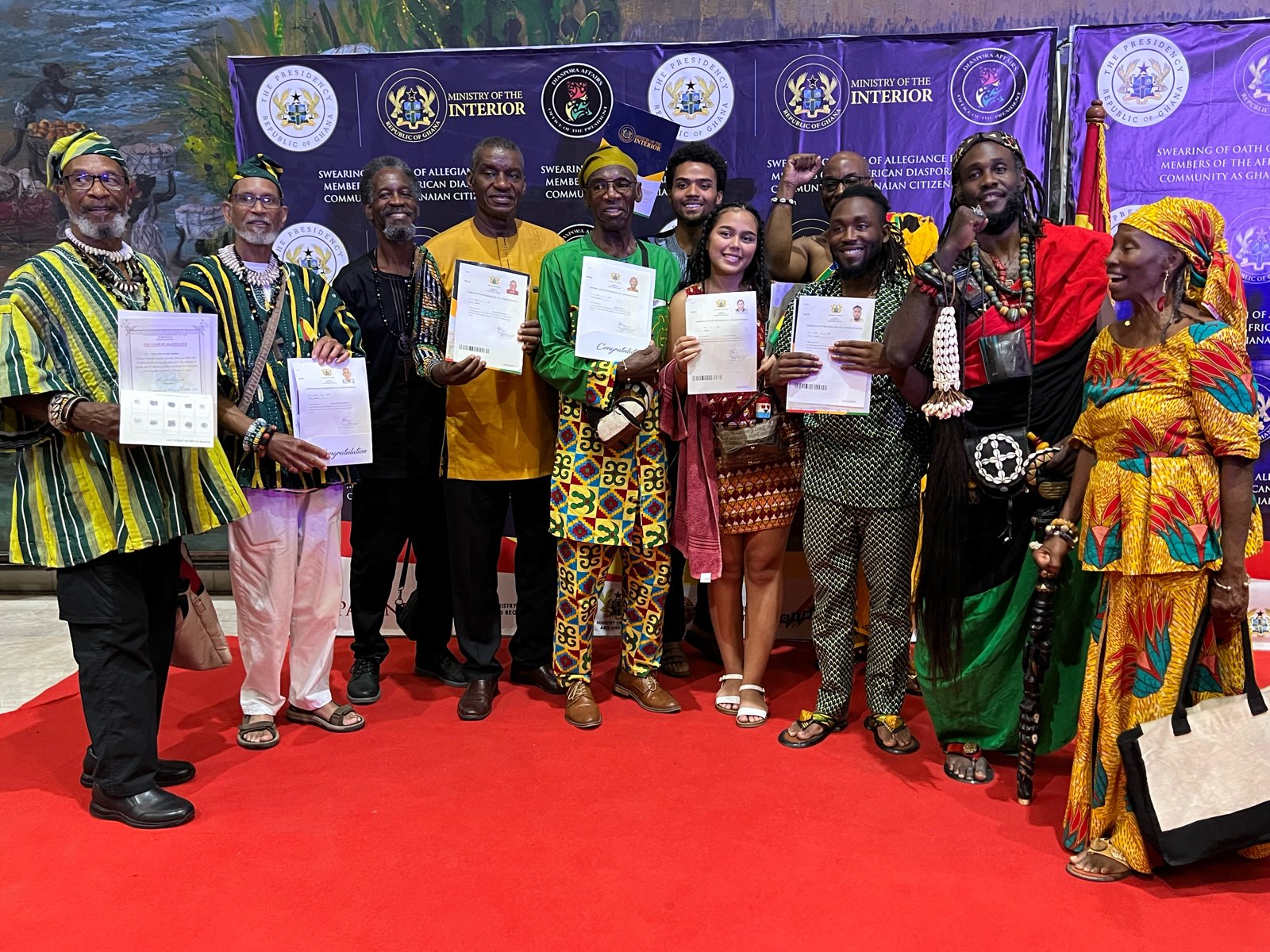 Ọbádélé Kambon with repatriates who received Ghanaian citizenship in 2024